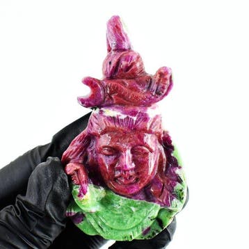 Beeld, Exclusive Genuine Ruby in Zoisite Crystal Hand Carved