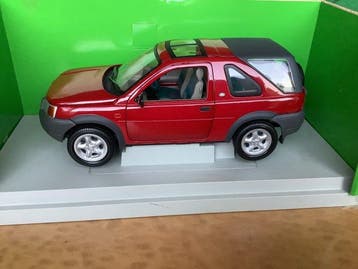 Ertl 1:18 - Modelauto - Land Rover Freelander, Nieuw