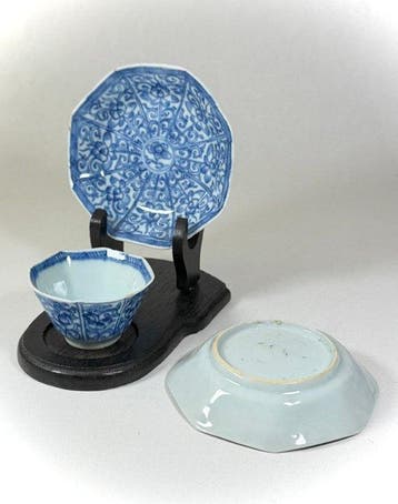 Theekop en twee schotels - Porselein - China - Kangxi