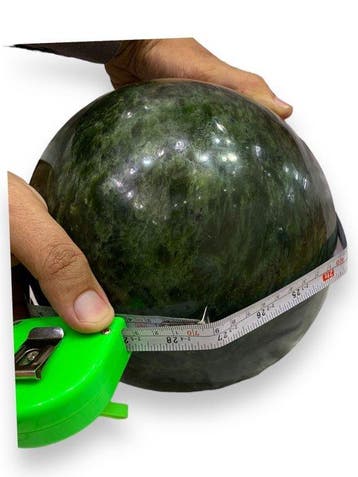 Groot, hoogwaardige nefriet. Bol- 14200 g - (1)