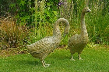 sculptuur, Lifesize Pair of Geese (fountain) - 68 cm - Brons