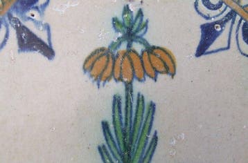 Tegel - Gekleurde Keizerskroon bloem - 1600-1650, Antiek en Kunst