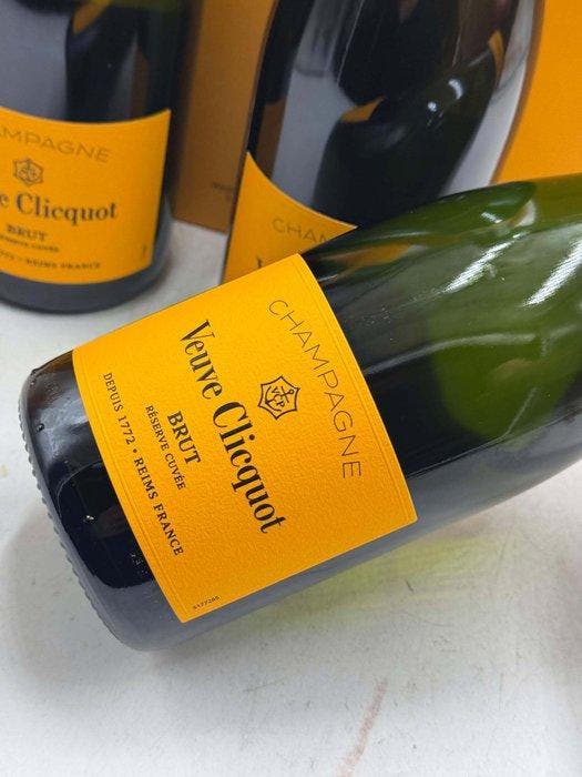 Veuve Clicquot, Reserve cuvée - Champagne Brut - 3 Flessen, Collections, Vins
