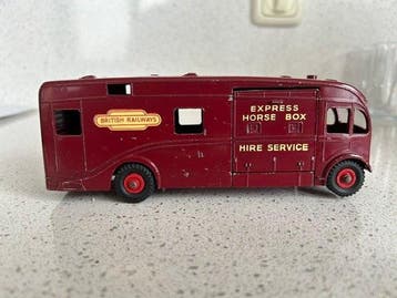 Dinky Toys 1:43 - Model vrachtwagen - Express Horse Box Hire