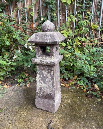 Fukuoka ishi’dôrô  (steenlantaarn voor de tuin) -