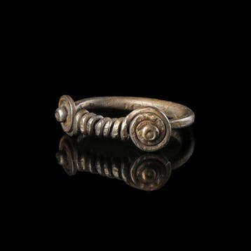 Keltisch Zilver Ring met spiraalvormige knopen