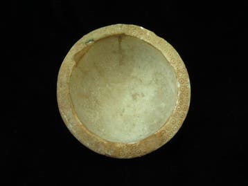 Byzantijns Albast Versierde kom met punt-cirkeldecoraties