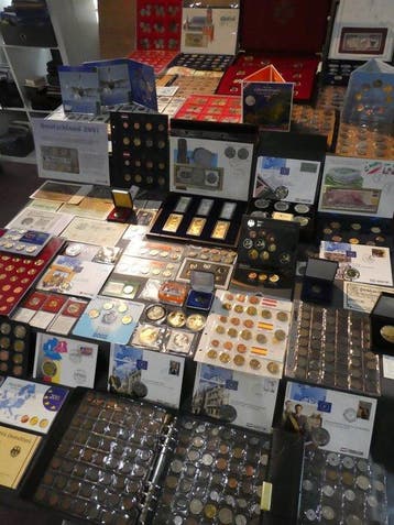Wereld. Collection of coins/banknote/medals/euro inkl. pp, Timbres & Monnaies