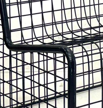 Sofa - Metaal - Klein bankje van zwart metaaldraad.