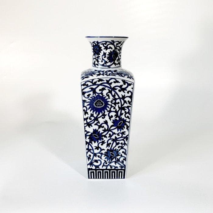Vaas - Porselein - Japan - Karakusa Scroll Vase (Zonder, Antiek en Kunst, Antiek | Overige Antiek
