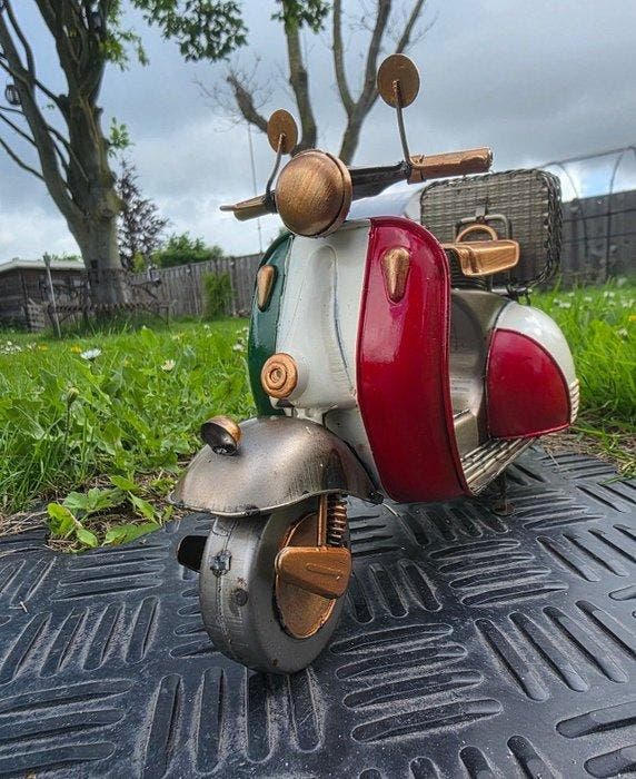 Ornement décoratif - Scooter Vespa italien, Antiek en Kunst, Kunst | Designobjecten