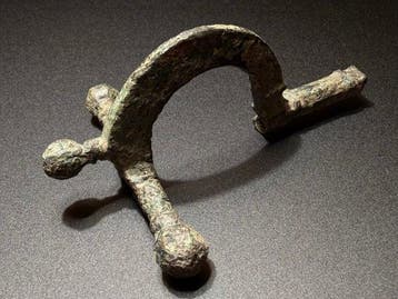 Romain antique Bronze Fibule classique du légionnaire —
