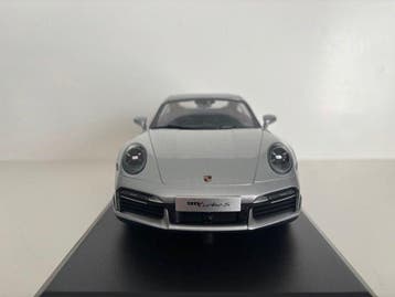 Minichamps 1:18 - Coupé miniature - Porsche 911 (992) Turbo