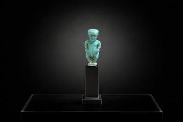 Oud-Egypte, enorme Pataikos-amulet in blauw geglazuurd