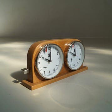 Horloge - Bois, Verre - 1960-1970 - horloge déchecs, Antiquités & Art