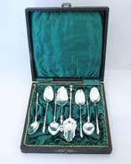 6 identieke Antieke (1910-1920) Theelepels + Suiker- en