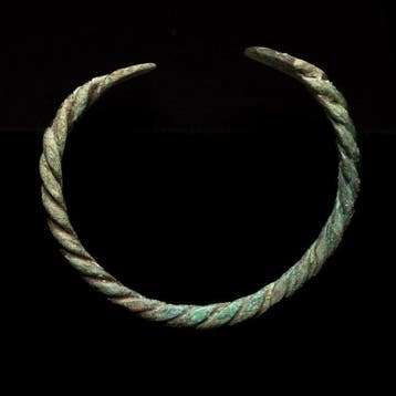 Viking periode Brons gedraaide armband (Zonder minimumprijs), Antiek en Kunst