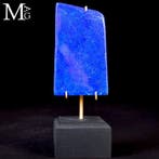 Premiumkwaliteit lapis lazulispecimen op een artistieke