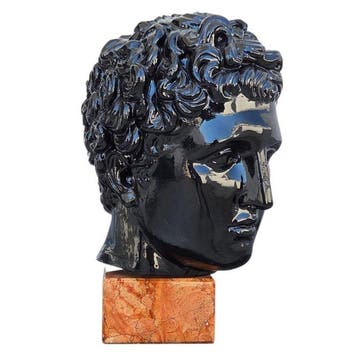 Figuur - Hoofd van Eros in marmerpoeder op een marmeren