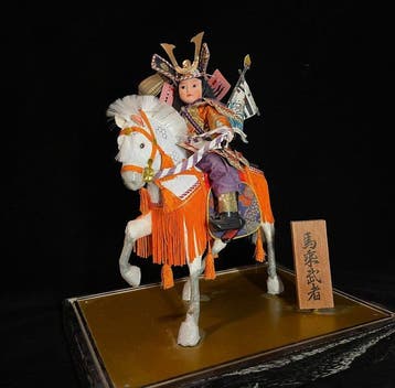 japanese doll - Pop Horse Riding Warrior May Figure Horse, Antiek en Kunst
