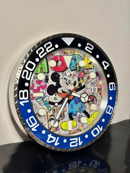 GF Exclusives - Banksy x Mickey x Rolex Pop Art Clock, Antiquités & Art, Art | Objets design