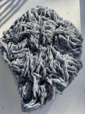 Baryte bleu-gris Cristal - Hauteur : 16 cm - Largeur : 13