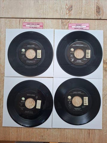 Guns N Roses - 4x classic GnR Single 45s w/JukeBox, Nieuw in verpakking