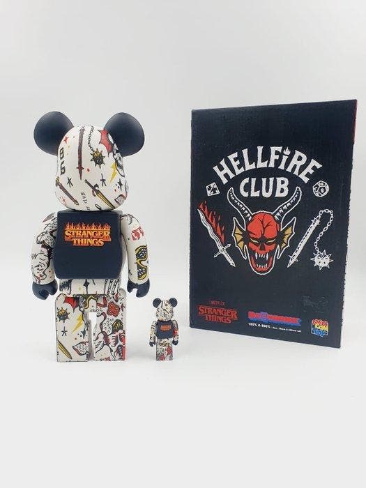 Medicom Toy Be@rbrick - Be@rbrick Hellfire Club Stranger, Antiek en Kunst, Kunst | Designobjecten