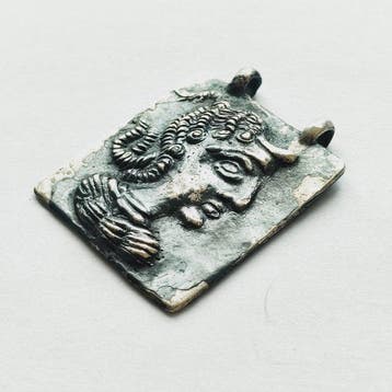 West-Aziatisch Zilver Medaillon-hanger met portret van de
