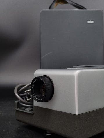 Braun D 35 Diaprojektor mit Koffer und Maginon-Objektiv |