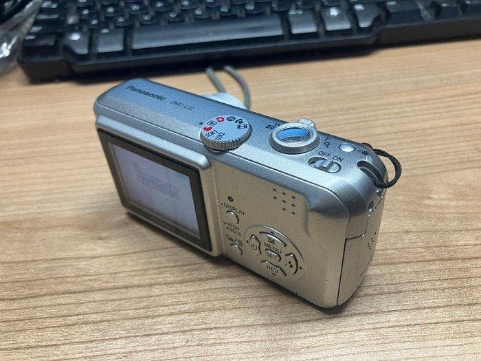 Panasonic DMC-LS2 nice small camera with 32mb 2 penlites!, TV, Hi-fi & Vidéo, Appareils photo numériques