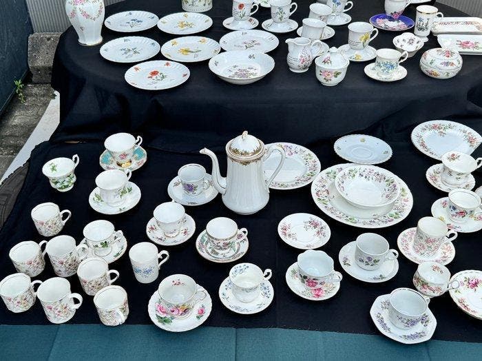 Royal Albert - Tafelservies (75) - Zacht porcelein, Antiek en Kunst, Antiek | Meubels | Tafels