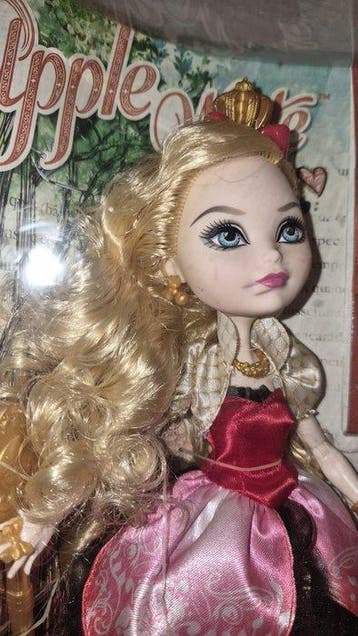 Mattel - Pop Bambola Wave Ever After High Apple bianca rara