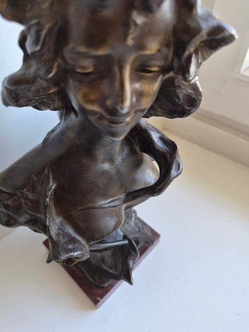 Julien Caussé (1869–1914) - Sculpture, Iris - 31 cm - Marbre