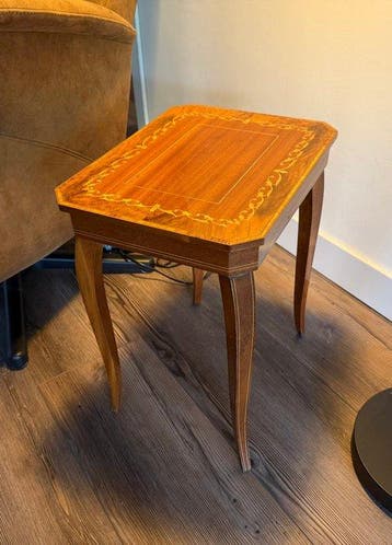 Bijzettafel - Wortelnotenhout, Walnoot, Esdoorn, Satijnhout,