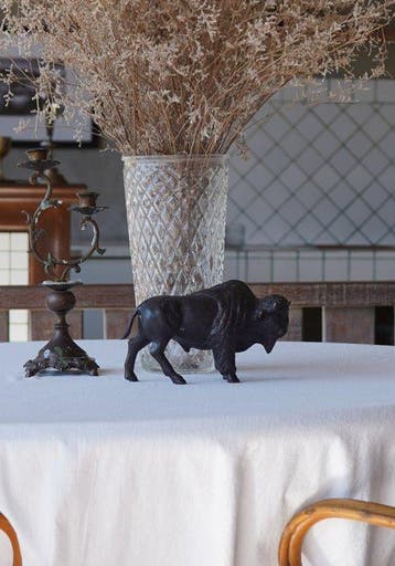 sculptuur, NO RESERVE PRICE - Sculpture of a Bronze Bison -