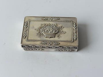 Doos - Lodewijk XVI - .813 zilver - tabakgrap