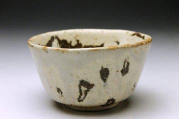 Painted pottery with slip decoration ink-spray decoration