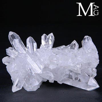 Amas de quartz spécial avec des pointes cristallines
