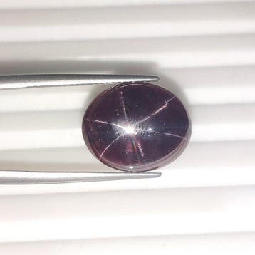 Sans prix de réserve - 1 pcs Violet, Rouge Grenat - 12.31 ct, Handtassen en Accessoires, Edelstenen, Nieuw