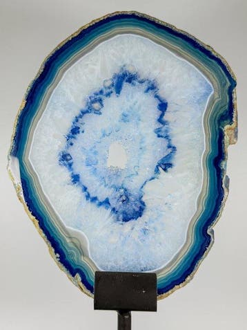 Very unique blue colored agate slice on stand Gepolijste -