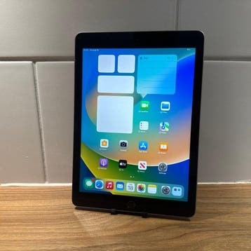 Apple iPad (5th generation) 128GB Wifi - Mobiele telefoon, Nieuw