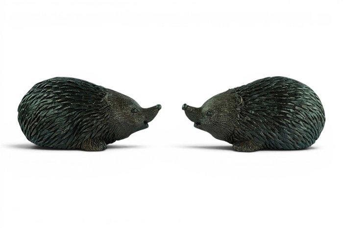 sculptuur, Pair of Charming Hedgehogs - 14 cm in length - 6, Antiquités & Art, Curiosités & Brocante