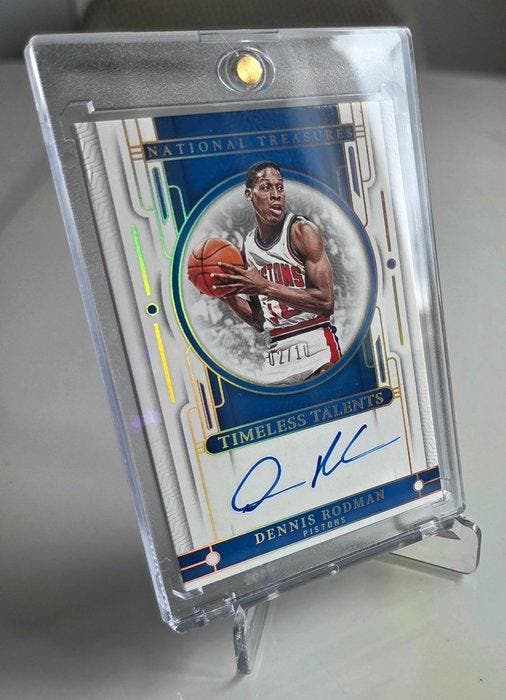 2023/24 Panini National Treasures Dennis Rodman /10, Verzamelen, Stickers