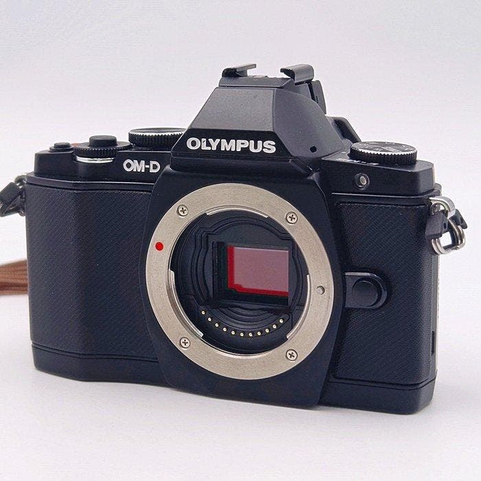 Olympus E-M5 body, battery, charger, and flash included; low, TV, Hi-fi & Vidéo, Appareils photo numériques