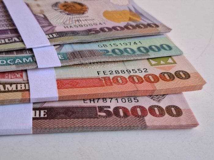 Mozambique. - 100 banknotes - various dates (Zonder, Postzegels en Munten, Bankbiljetten | Europa | Niet-Eurobiljetten