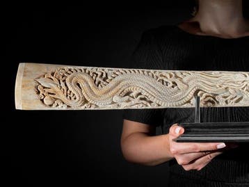 PAS DE PRIX DE RÉSERVE - rostre despadon sculpté, très