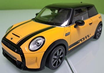 OK Carmodel 1:18 - Model sportwagen - BMW MINI Cooper S, Nieuw