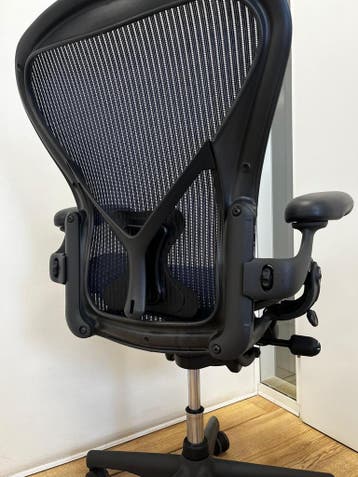 Refurbished Herman Miller Aeron Blauw, Inclusief PostureFit, Zo goed als nieuw, Bureaustoel, Ergonomisch, Verzenden