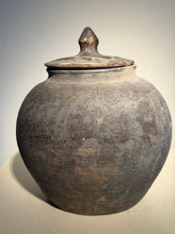Chinese pot met deksel - Aardewerk - China - eerste helft